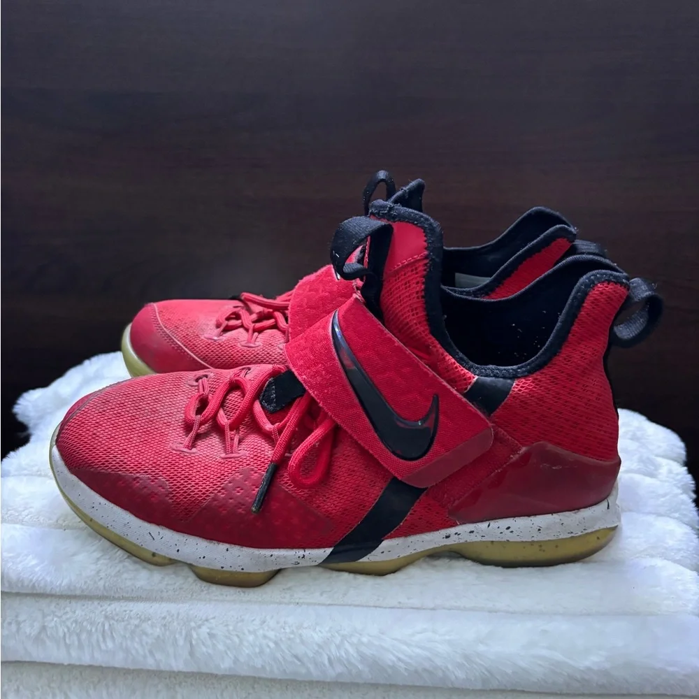 Nike Lebron 14's‎ Youth Size 6.5 Red Black Shoes